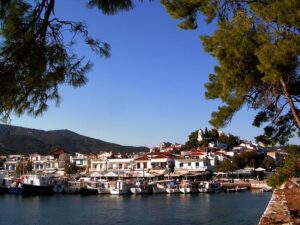 800px-Skiathos_harbor